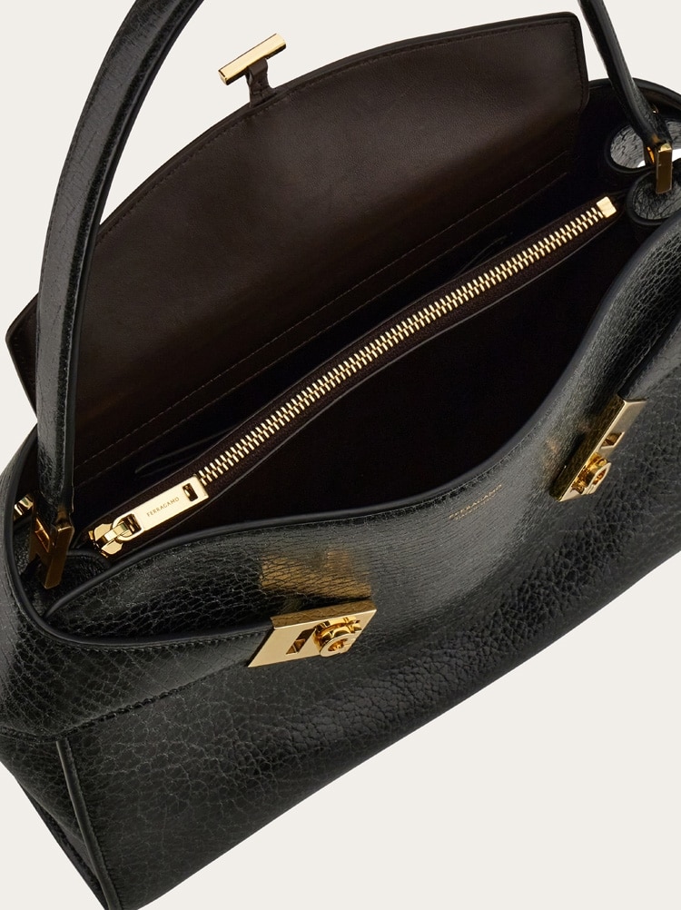 Hug soft bicolor shoulder bag (M) Gallery image 6