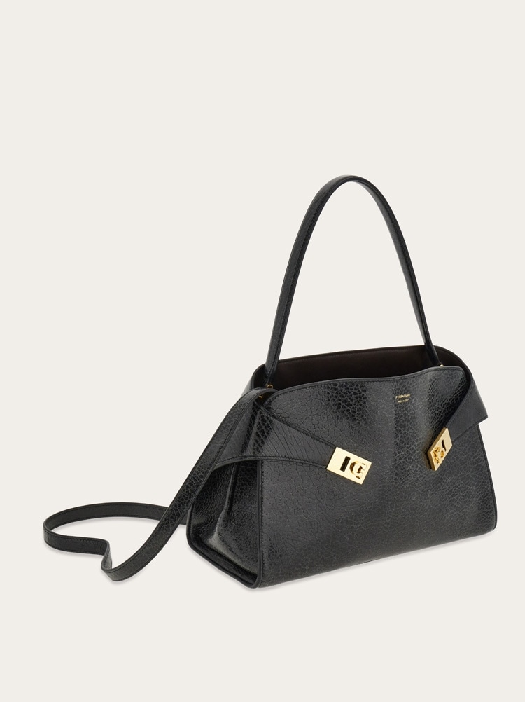 Hug soft bicolor shoulder bag (M) Gallery image 7