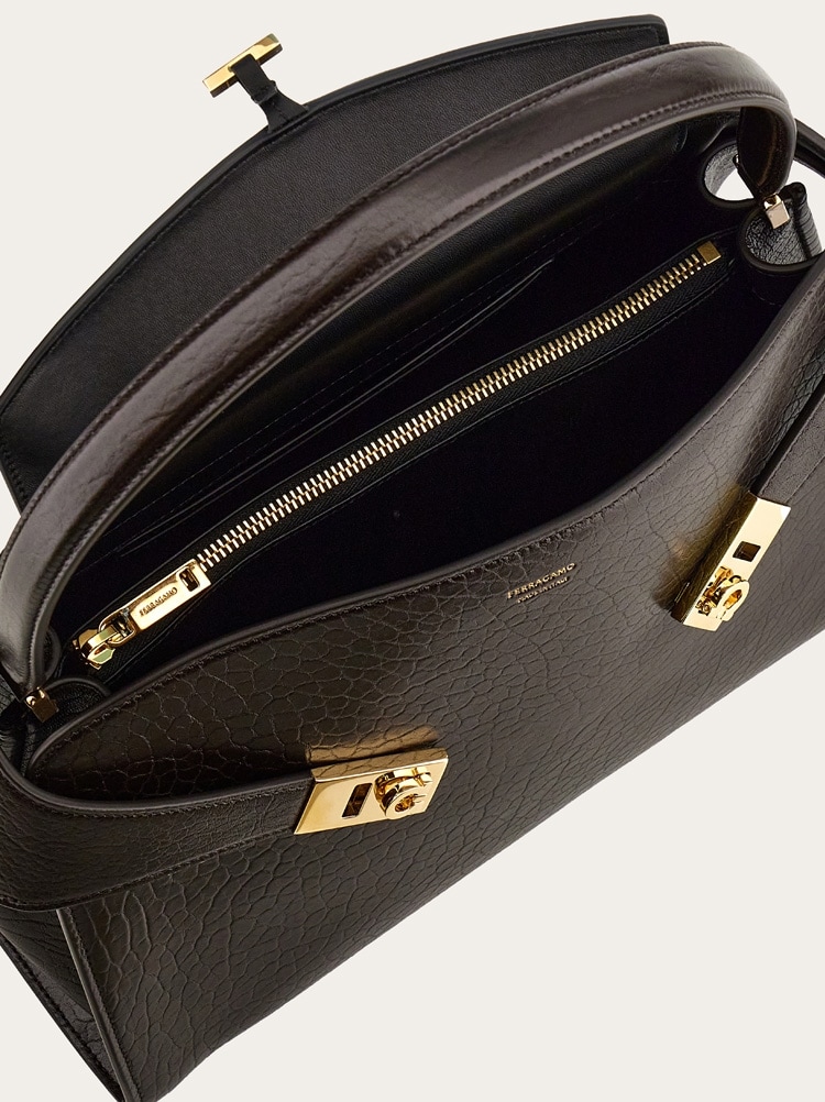 Hug soft bicolor shoulder bag (M) Gallery image 6