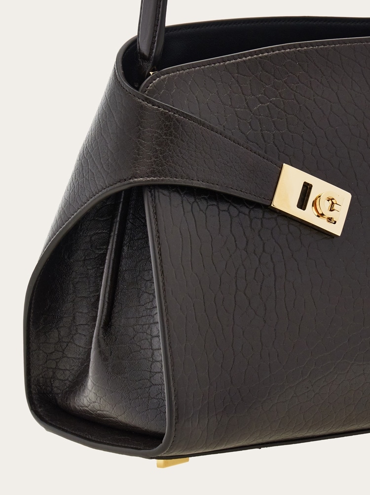 Hug soft bicolor shoulder bag (M) Gallery image 8