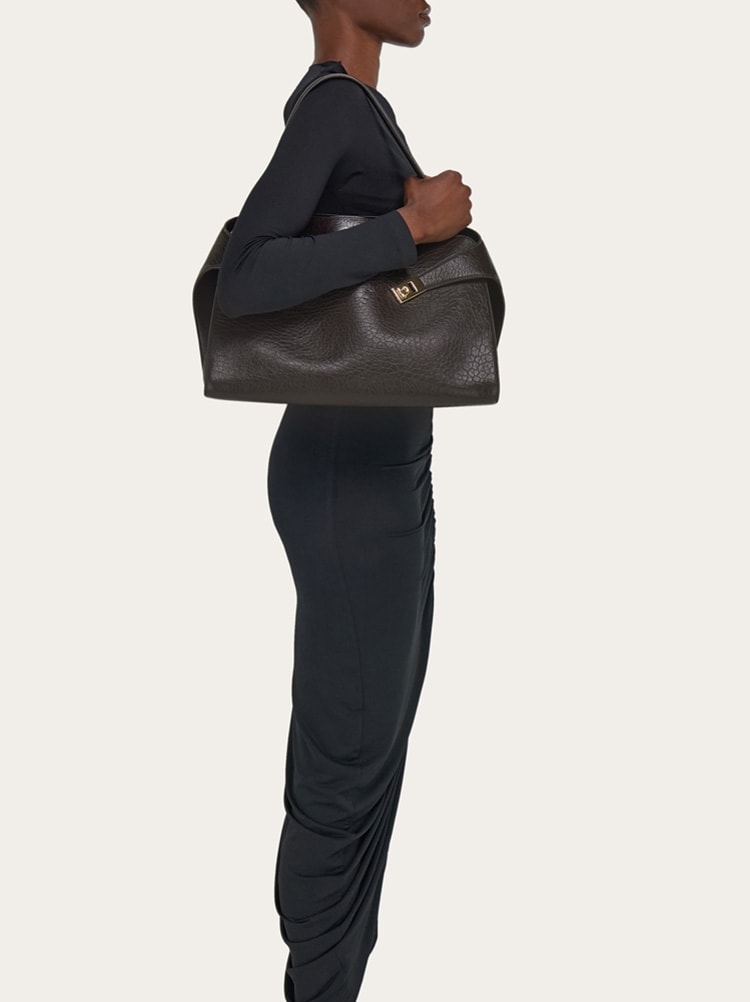 Hug soft bicolor shoulder bag (L) Gallery image 2