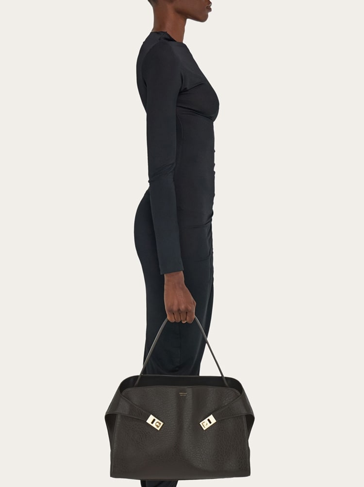 Hug soft bicolor shoulder bag (L) Gallery image 3