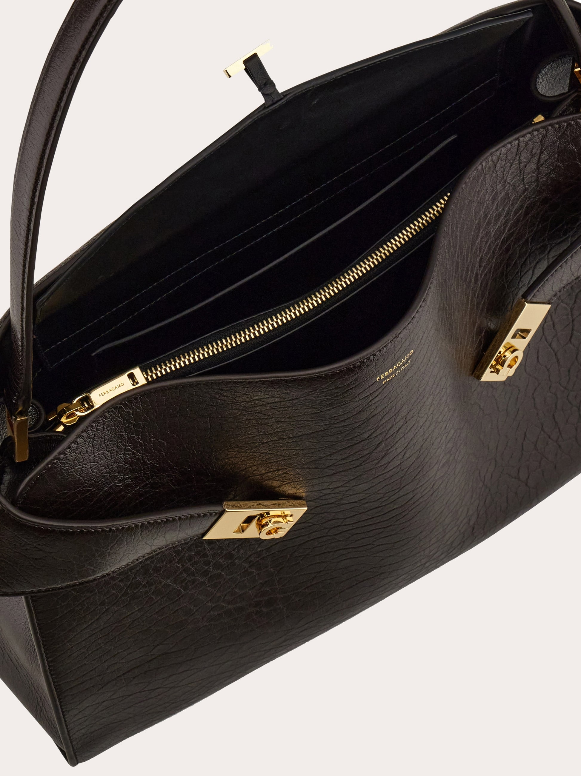 Hug soft bicolor shoulder bag (L) - Women | Ferragamo