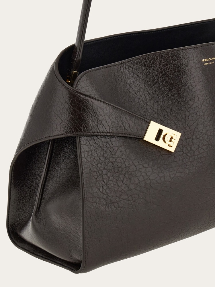 Hug soft bicolor shoulder bag (L) Gallery image 7