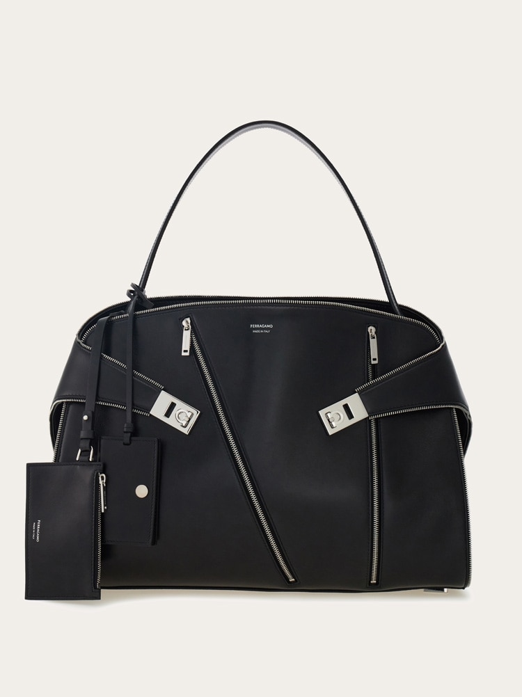 Hug soft shoulder bag (L) Gallery image 1