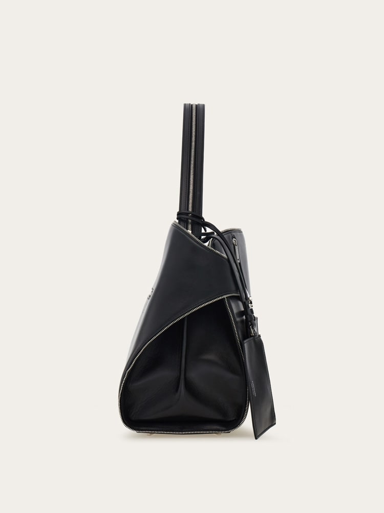 Hug soft shoulder bag (L) Gallery image 2