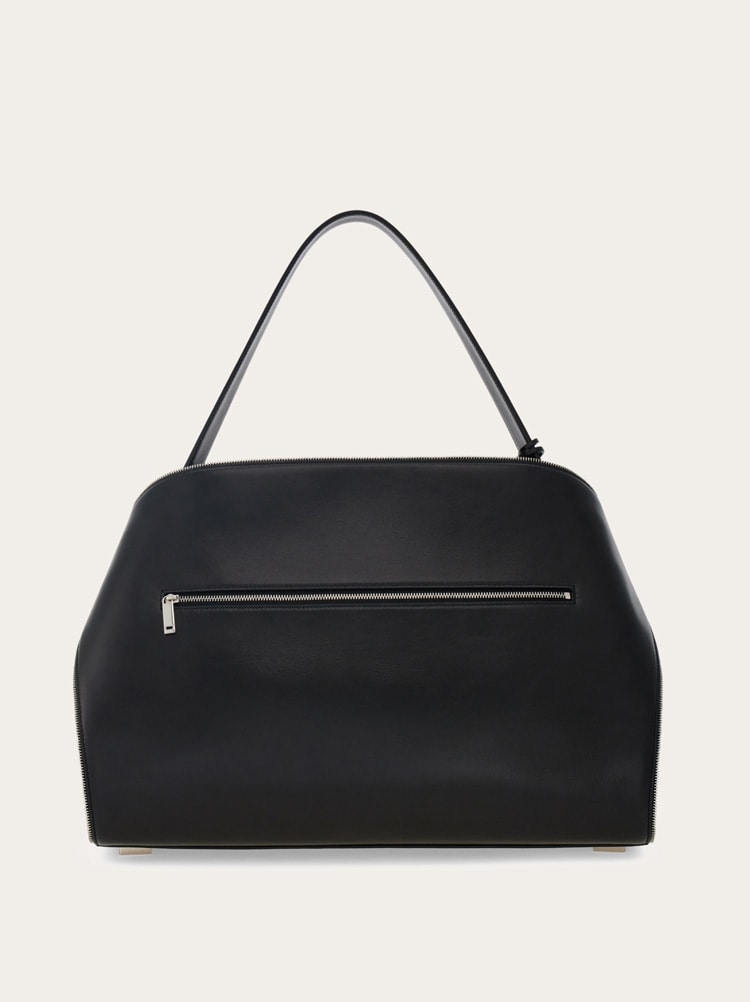 Hug soft shoulder bag (L) Gallery image 3
