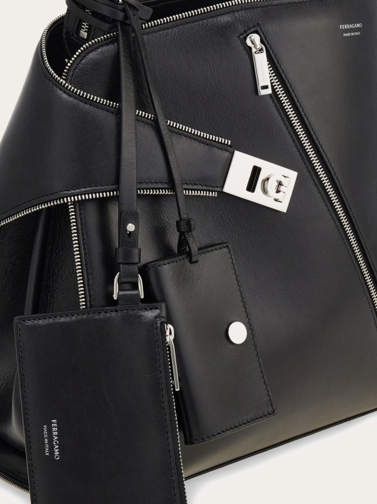 Hug soft shoulder bag (L) Gallery image 5