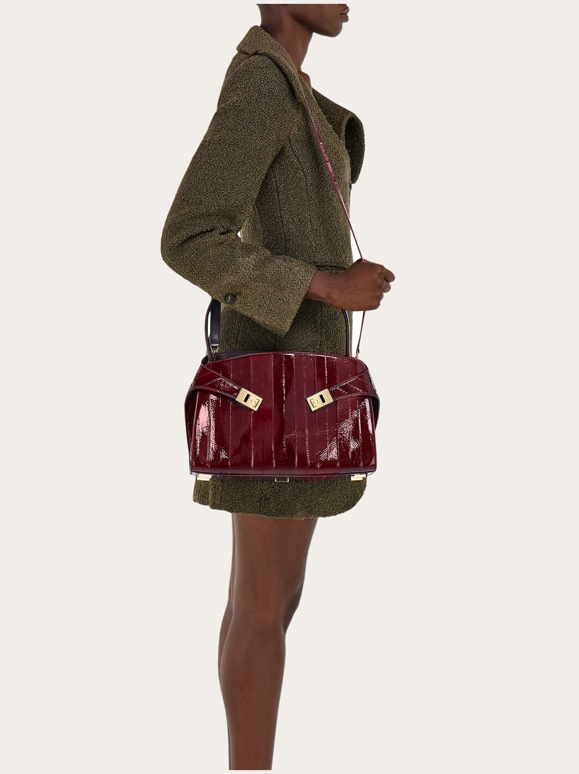 ショルダーバッグ・ポシェット Salvatore Ferragamo HUG SH M RED Shoulder Bags bag ug soft Hug soft shoulder bag (M) - Women | Ferragamo