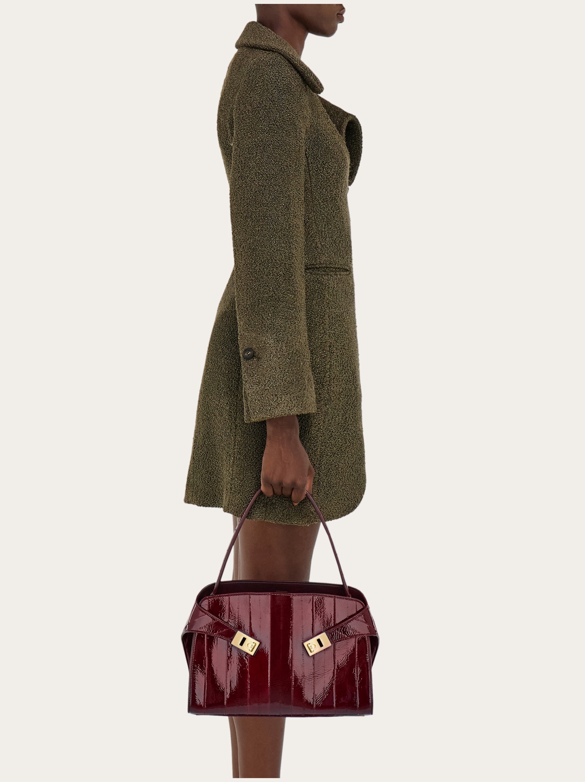 Hug soft shoulder bag (M) - Women | Ferragamo
