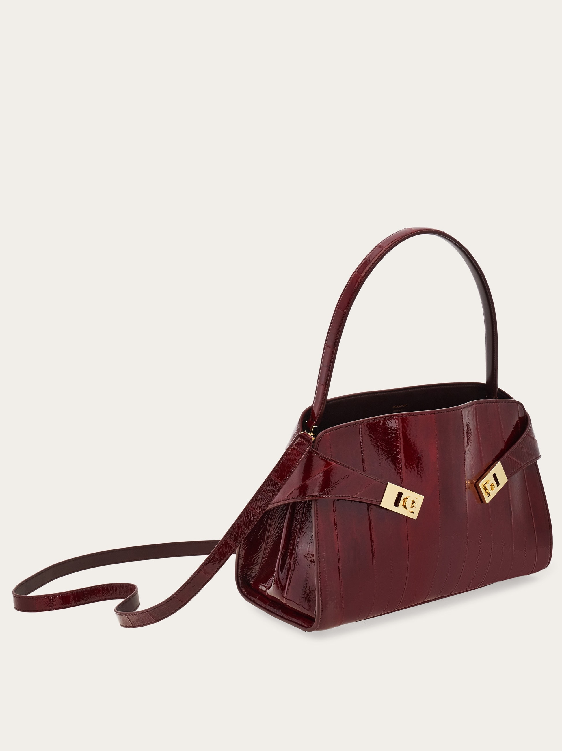 Hug Soft Leather Shoulder Bag - Ferragamo ブラウン Fringed Hug Soft shoulder bag (L) - Women | Ferragamo