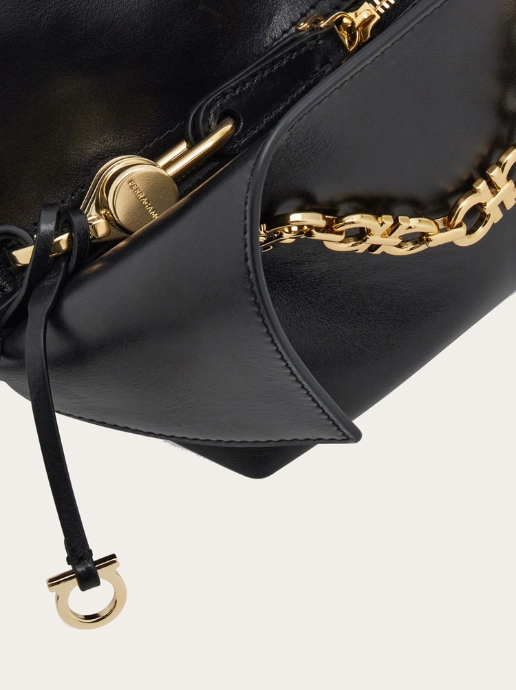 Folded shoulder bag (S) Gallery image 4