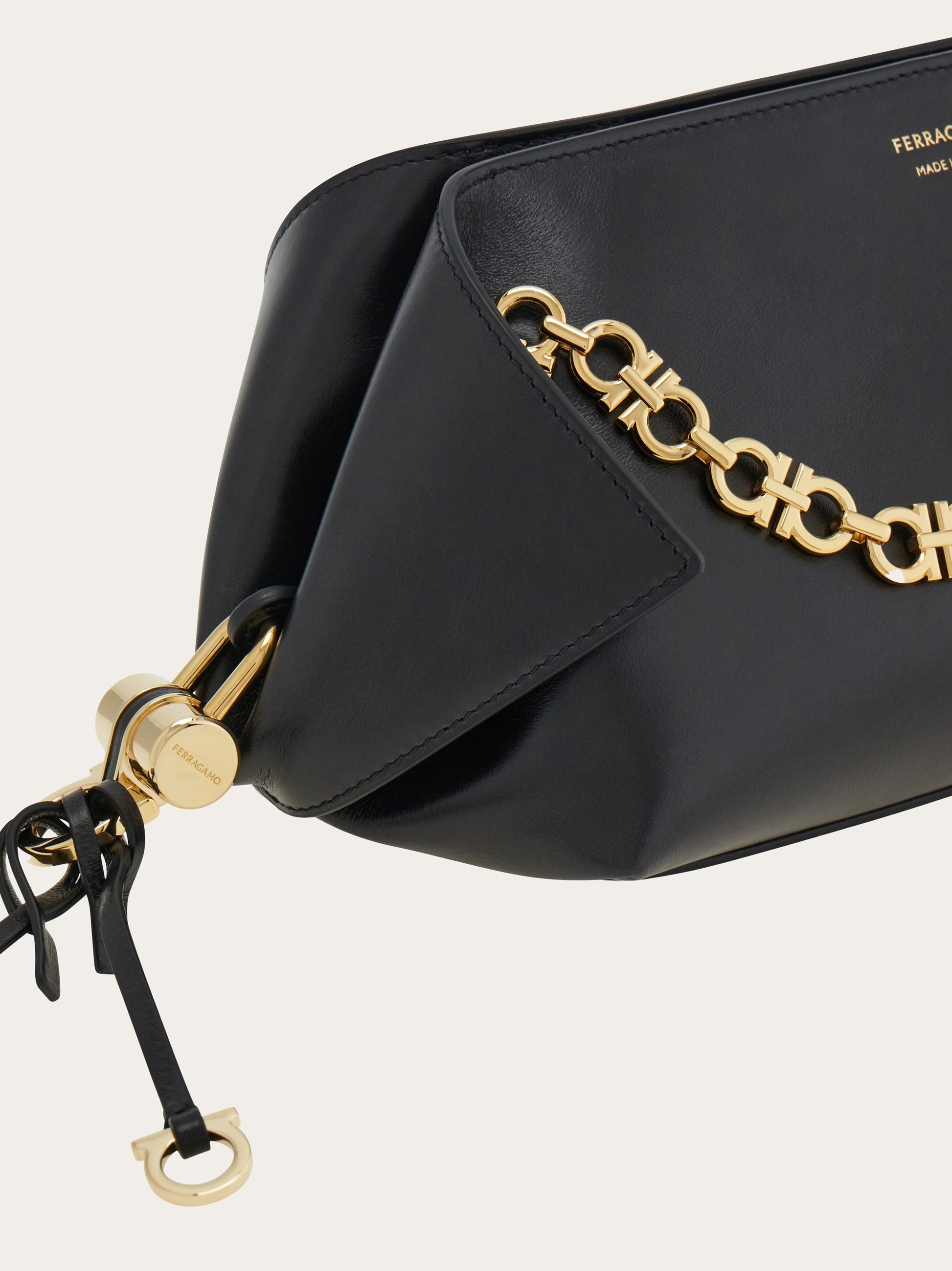 【国内即発】FERRAGAMO 27 0871 778997 ショルダーバッグ (新品) FERRAGAMO フェラガモ Salvatore Ferragamo バッグ ジョアン