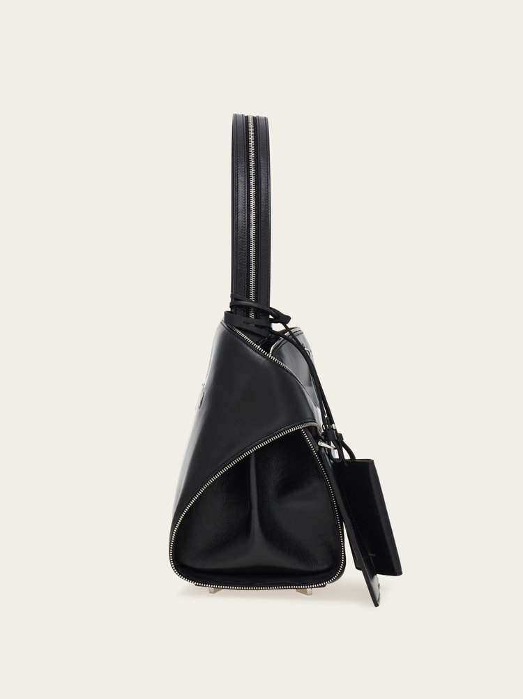 Hug soft shoulder bag multi-zip (M) Gallery image 3