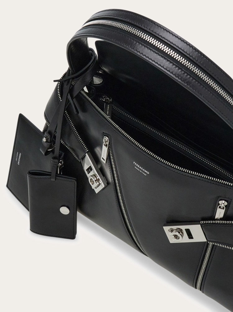 Hug soft shoulder bag multi-zip (M) Gallery image 5