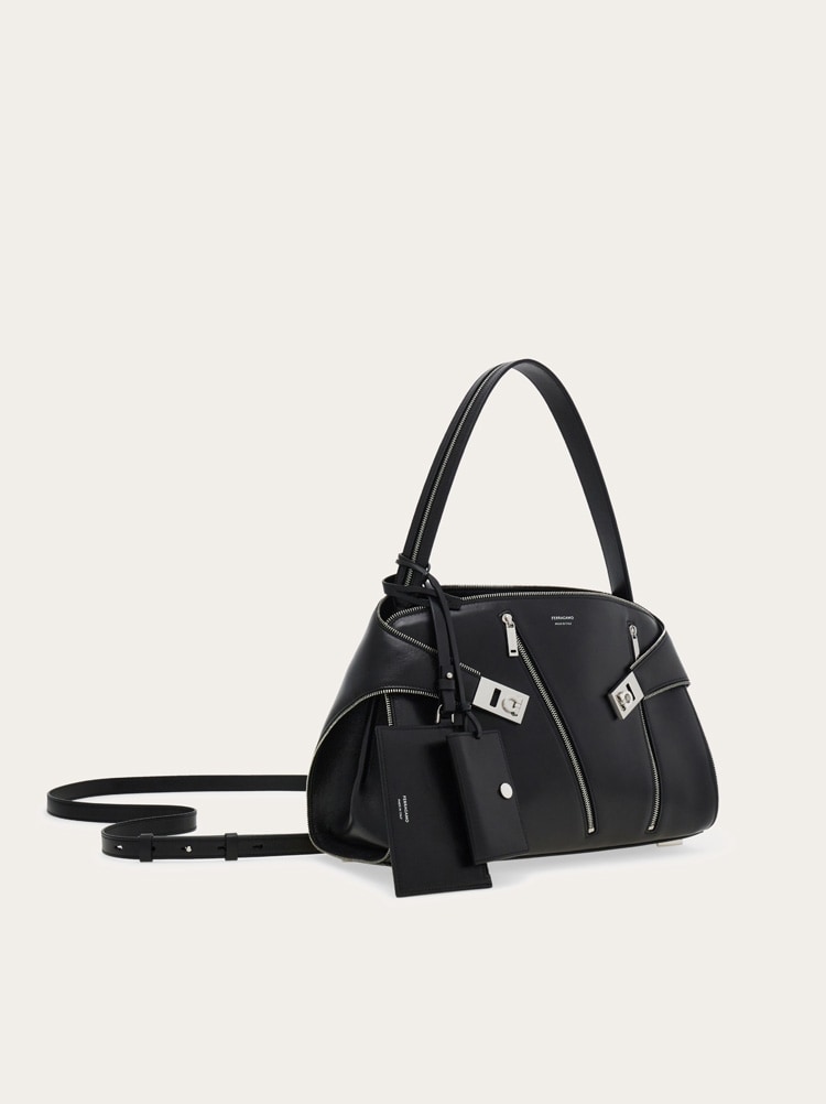 Hug soft shoulder bag multi-zip (M) Gallery image 6