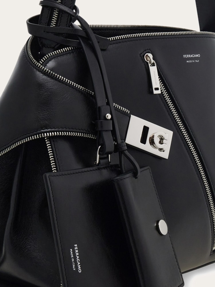 Hug soft shoulder bag multi-zip (M) Gallery image 7