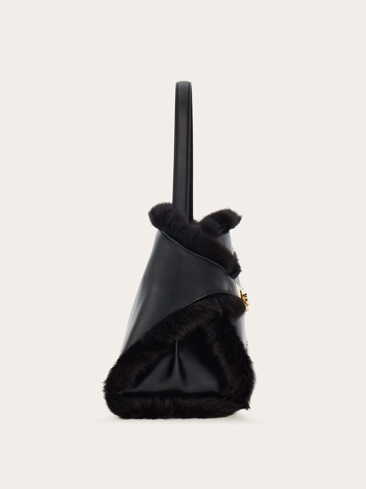 Hug soft shoulder bag (M) Gallery image 2