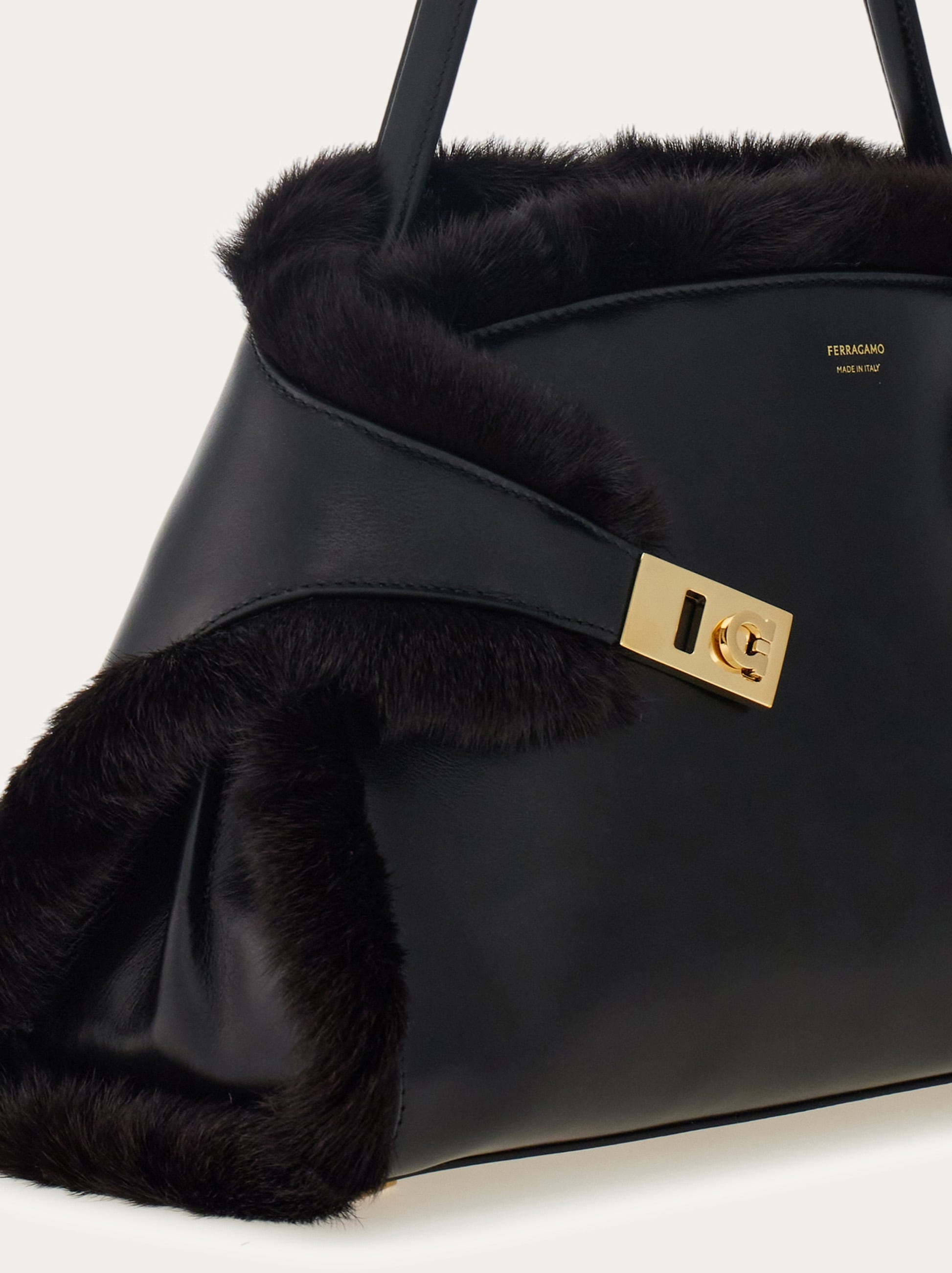 Hug soft shoulder bag (L) - Women | Ferragamo