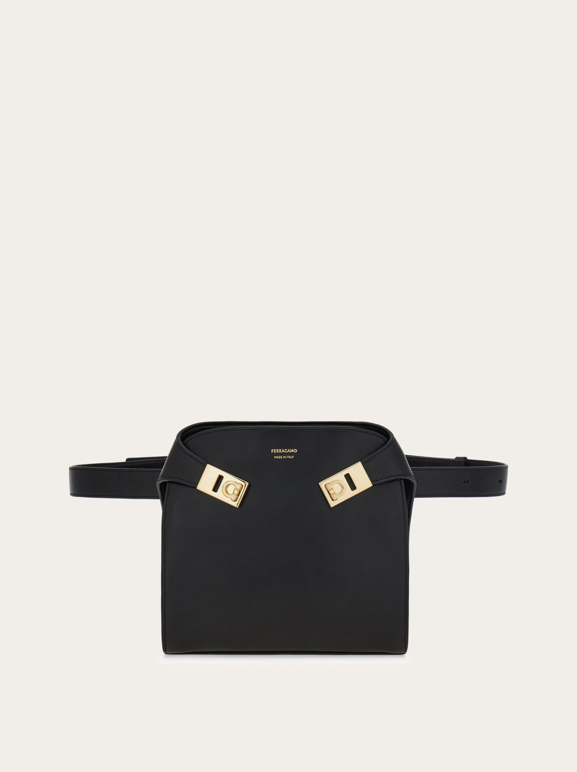 【★完売必至★】Salvatore Ferragamo ☆ HUGクロスボディバッグ Hug soft crossbody bag (XS) - Women | Ferragamo