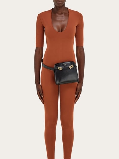 【FERRAGAMO】Hug Crossbag/追跡+関税+全国送料込み Hug belt bag - Women | Ferragamo
