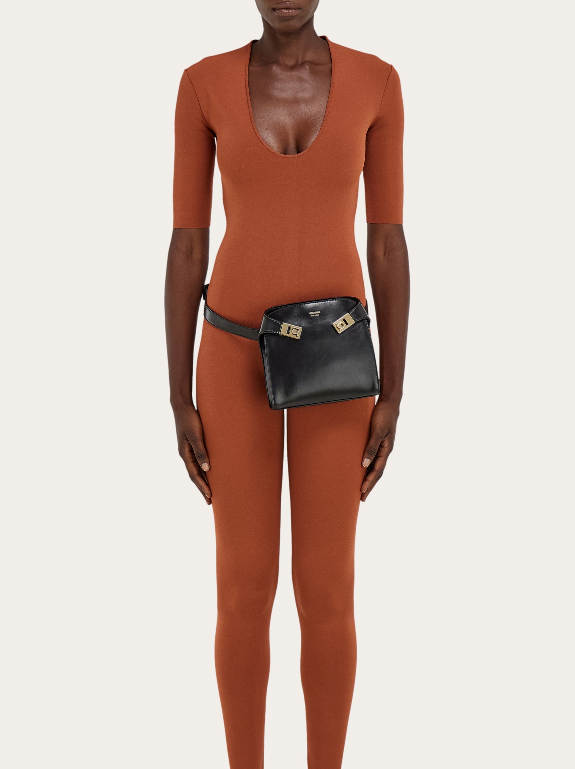 関税負担なし☆Salvatore Ferragamo ハグ ショルダーバッグ Hug belt bag - Women | Ferragamo
