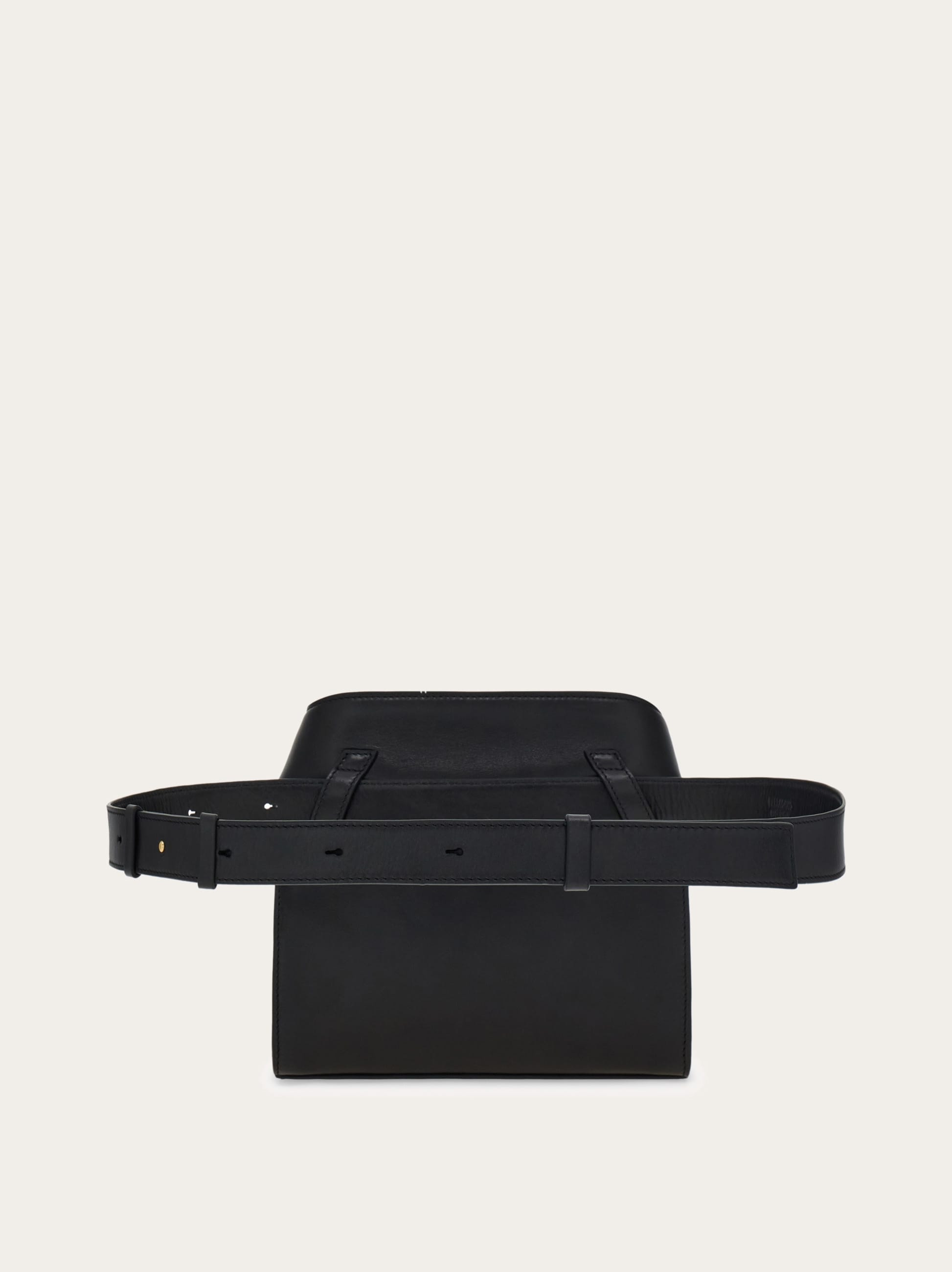 関税負担なし☆Salvatore Ferragamo ハグ ショルダーバッグ Hug belt bag - Women | Ferragamo