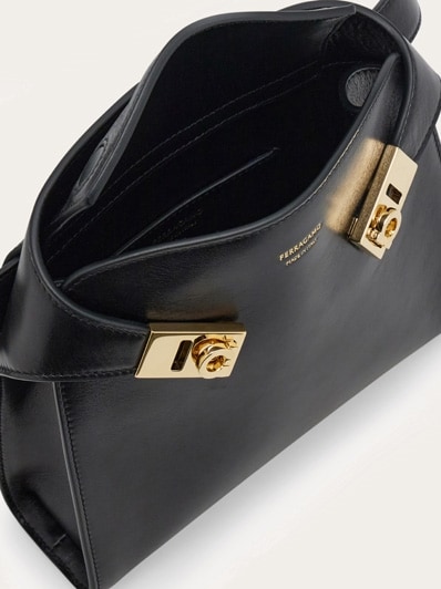 【FERRAGAMO】Hug Crossbag/追跡+関税+全国送料込み Hug belt bag - Women | Ferragamo