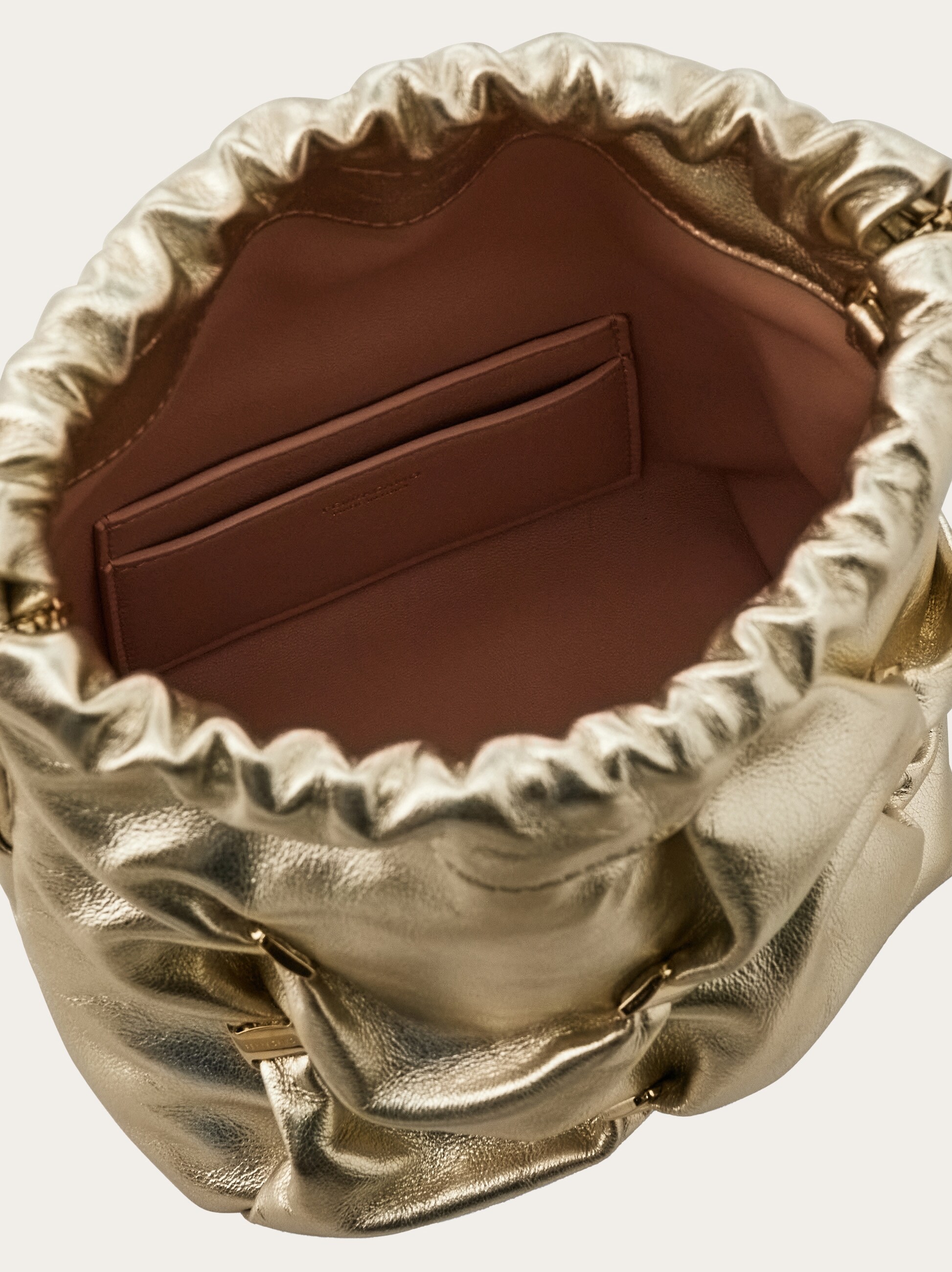 ヴァラ・ミニバッグ - ウィメンズ | Ferragamo ヴァラ・ミニバッグ - ウィメンズ | Ferragamo