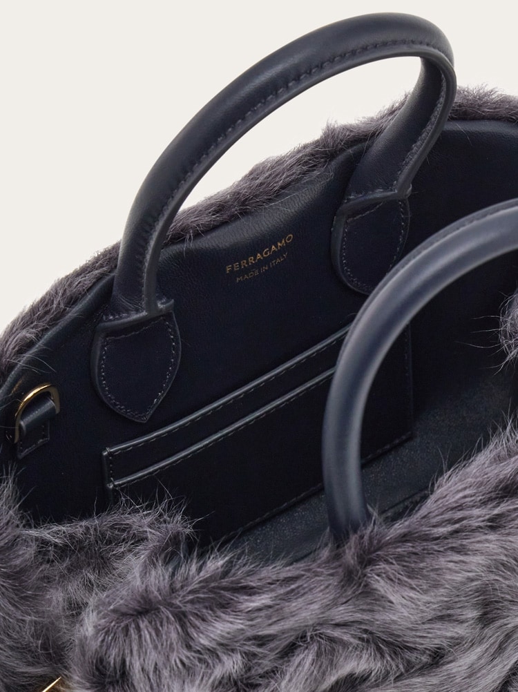 Hug handbag (XS) Gallery image 6