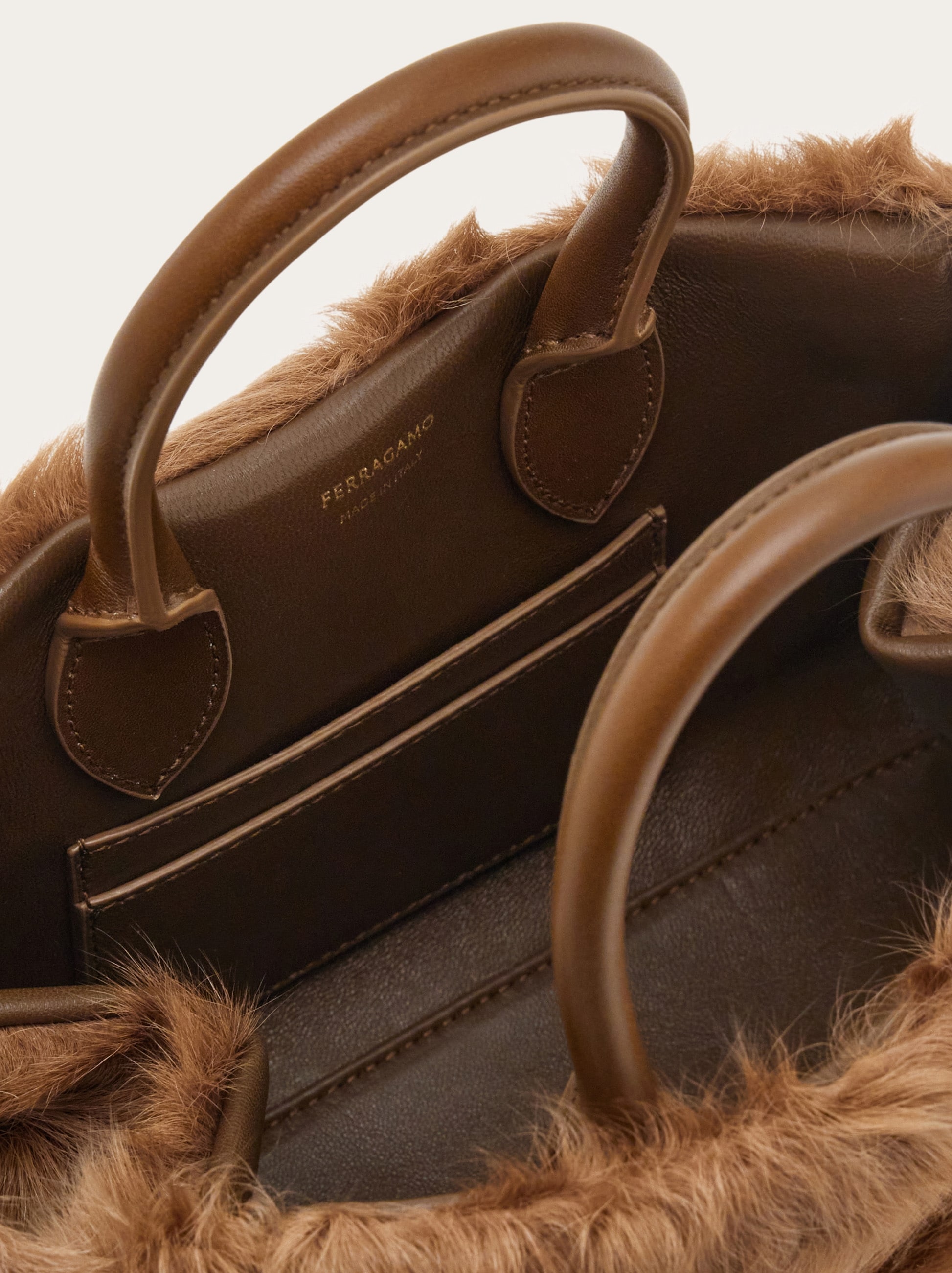 (10月1日まで)よんぴょん フェラガモ Hug ハンドバッグ XS Hug ハンドバッグ (XS) - ウィメンズ | Ferragamo