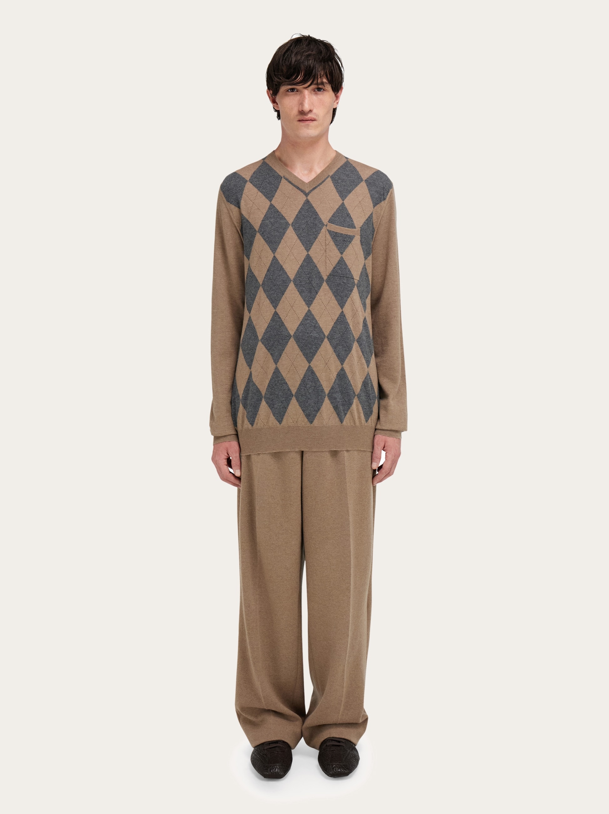 【送料&関税込】Ferragamo V-neck Sweater 送料&関税込】Ferragamo V-neck Sweater Ferragamo sweaters for