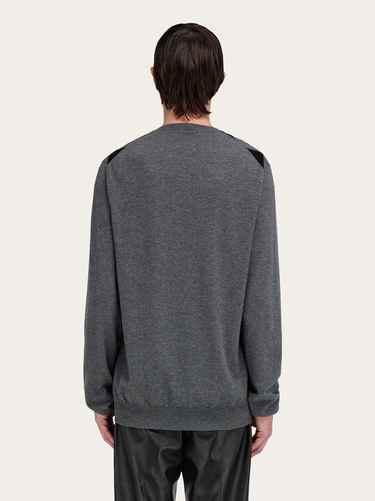 V-neck sweater Gallery image 4