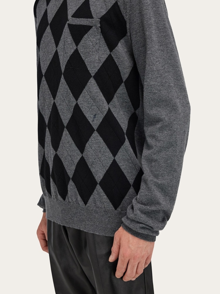 V-neck sweater Gallery image 6