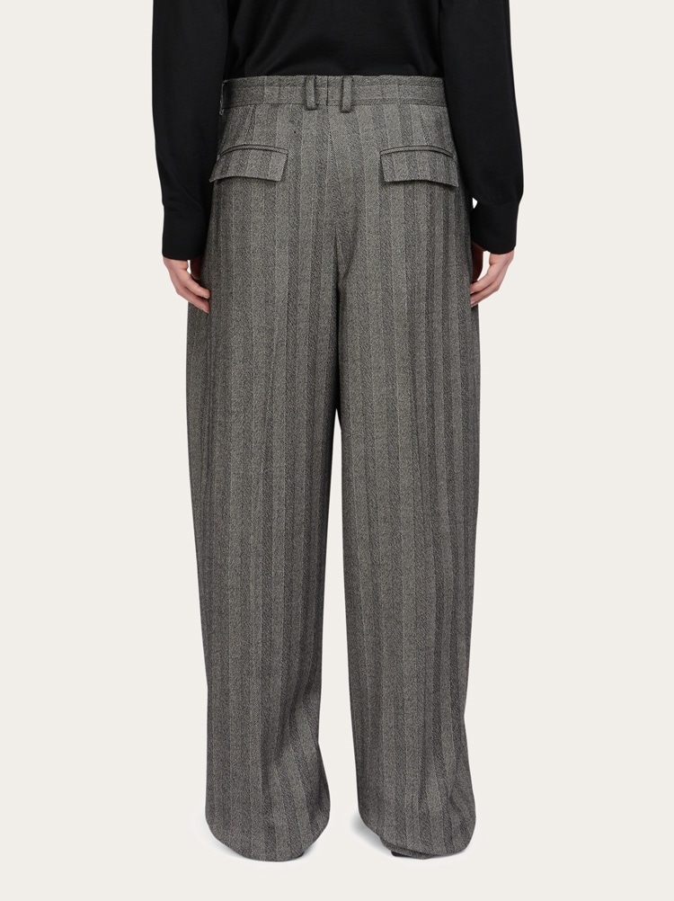 Pantalon haute couture à chevrons Gallery image 4