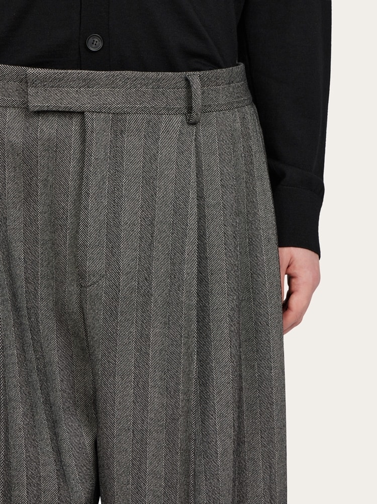 Pantalon haute couture à chevrons Gallery image 5
