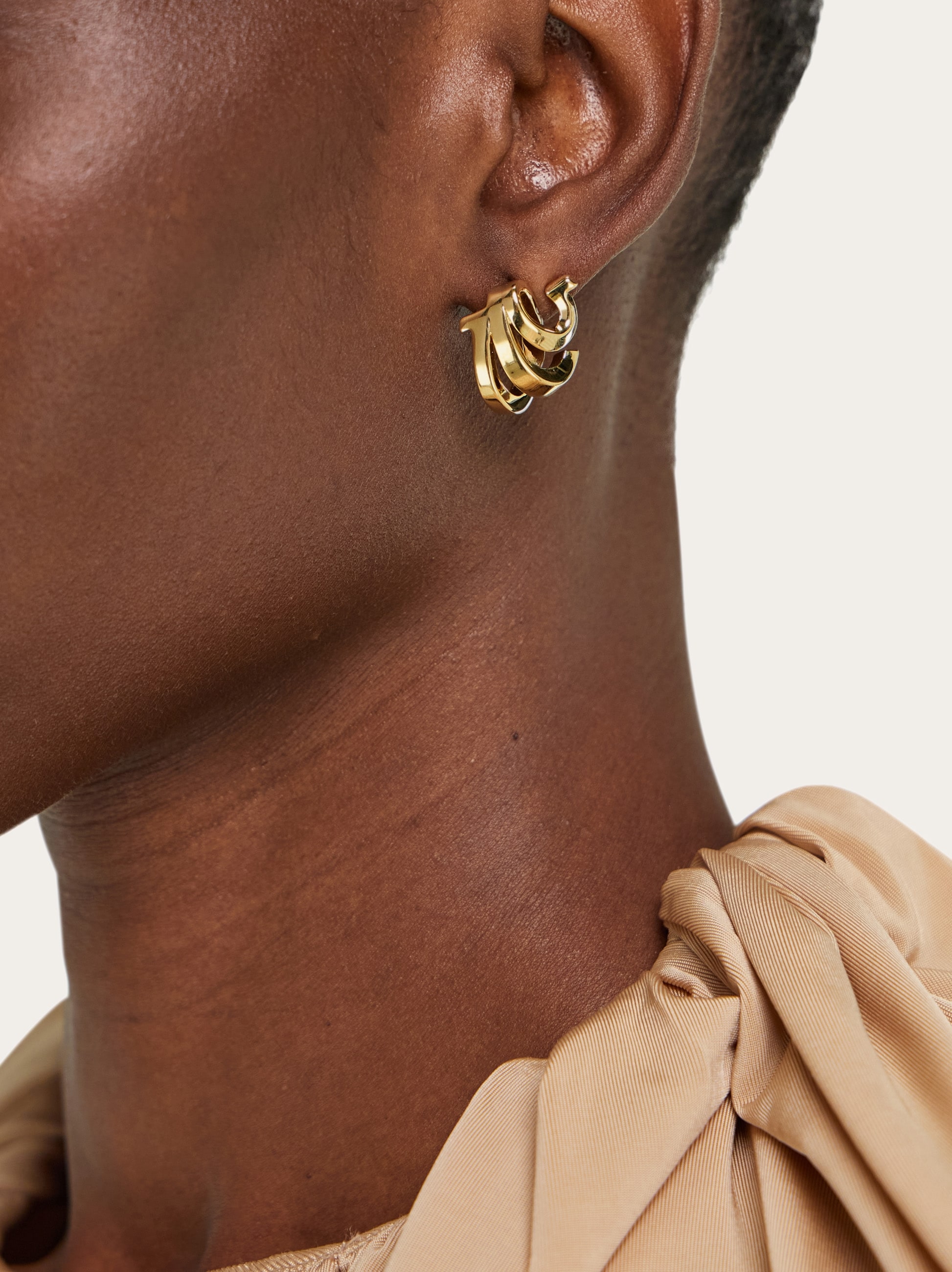 トリプルガンチーニピアス - ウィメンズ | Ferragamo