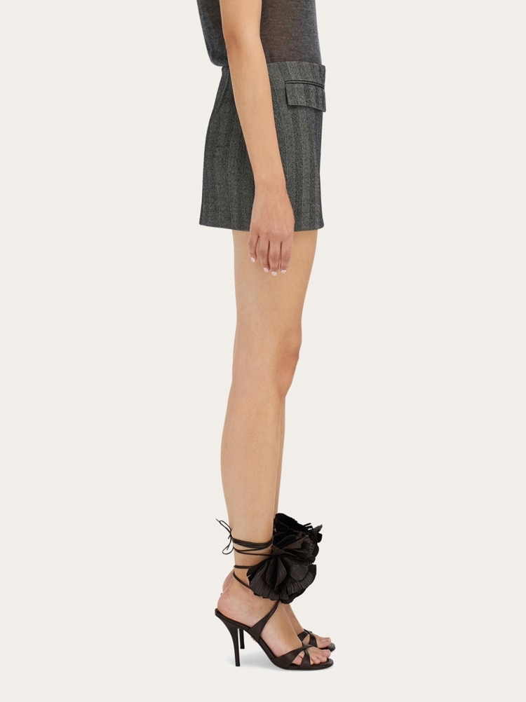 Low cut mini skirt Gallery image 3