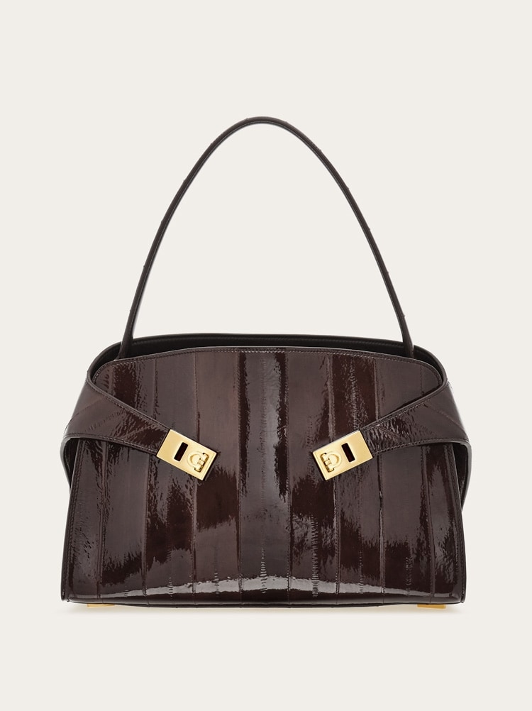 Hug soft shoulder bag (M) Gallery image 1