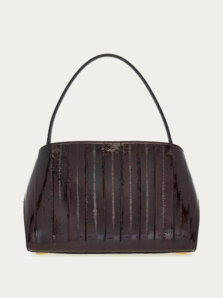 Hug soft shoulder bag (M) Gallery image 3