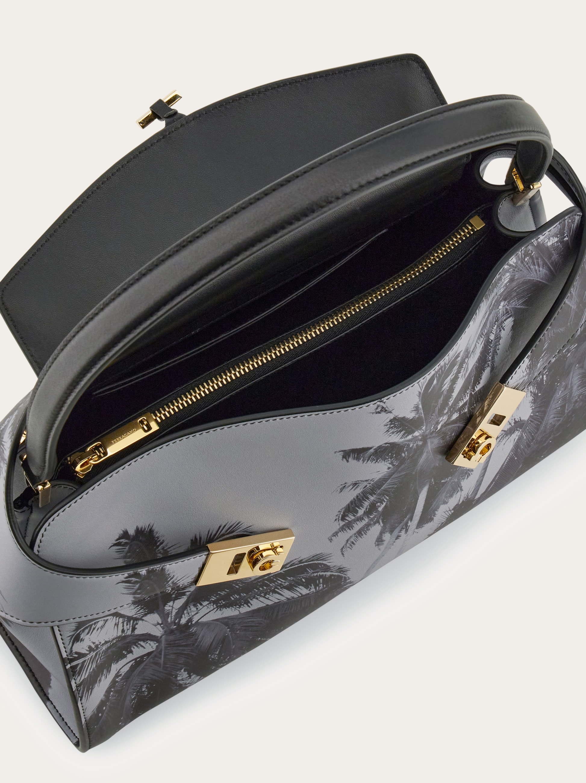 Hug ソフト ワンショルダーバッグ(M) - ウィメンズ | Ferragamo