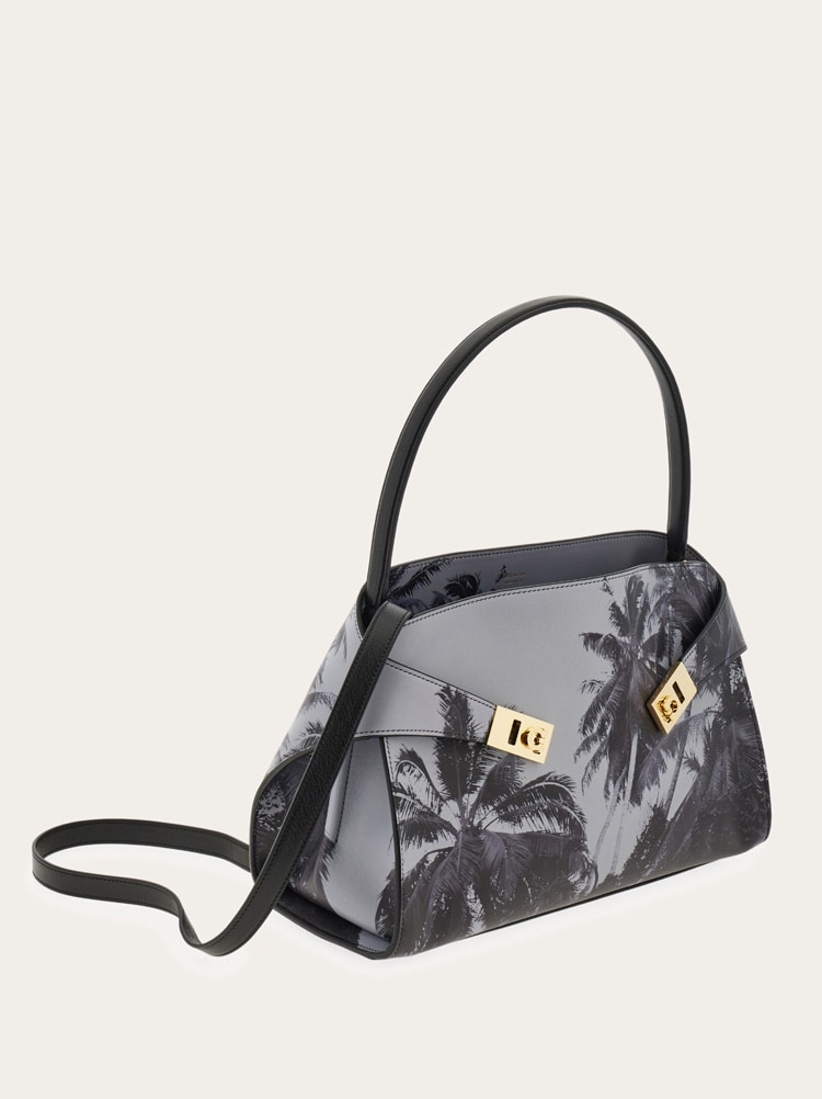Hug Soft Schultertasche (M) Gallery image 6
