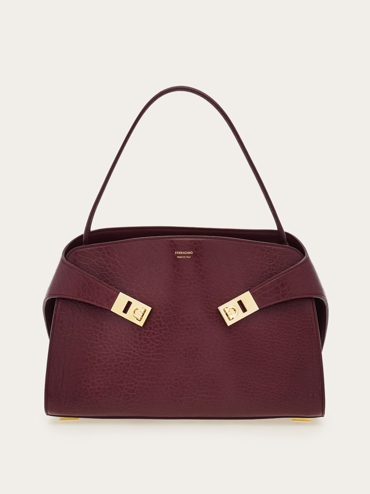 Hug soft shoulder bag (M) Gallery image 1