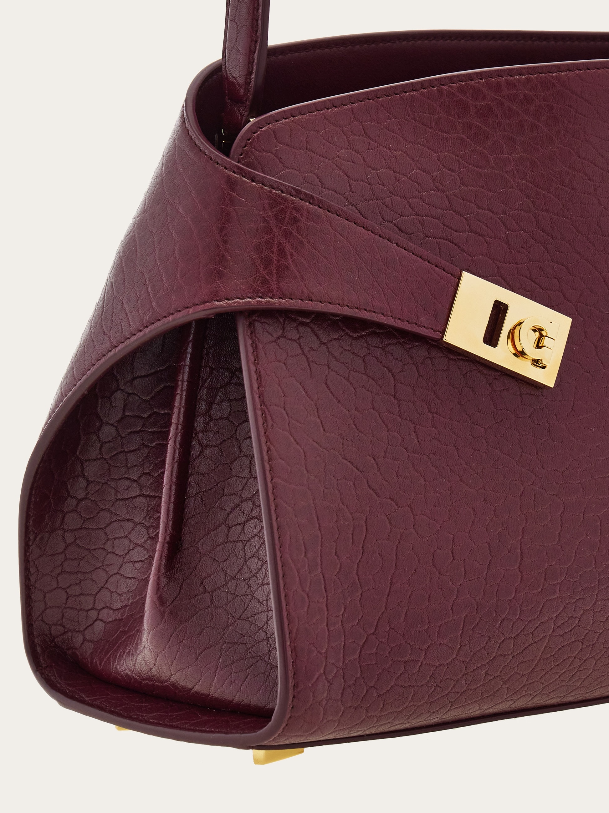 完全必至＊FERRAGAMO＊ Hug ソフトバッグ 関税・送料込み Hug ソフト バイカラー ワンショルダーバッグ(M) - ウィメンズ
