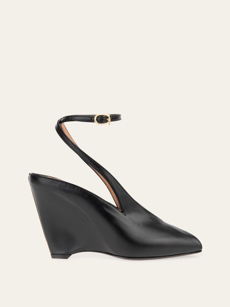 Peep toe wedge sandal Gallery image 1