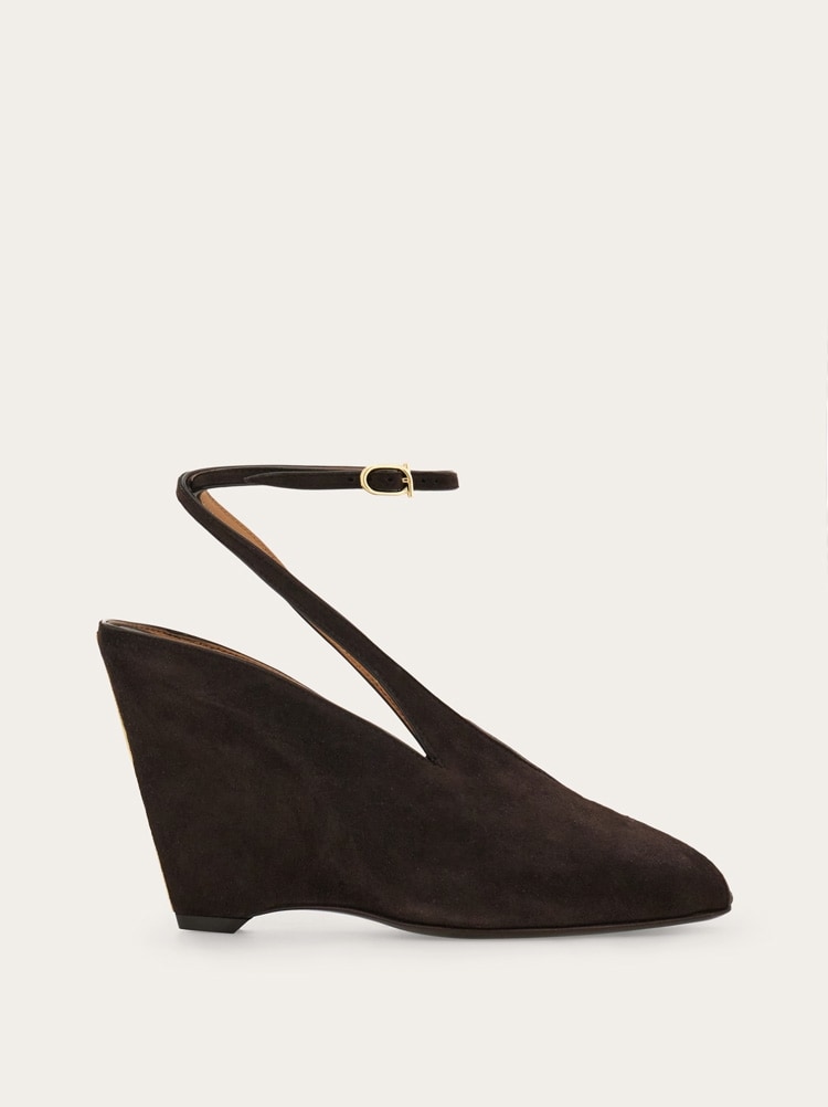 Peep toe wedge sandal Gallery image 1