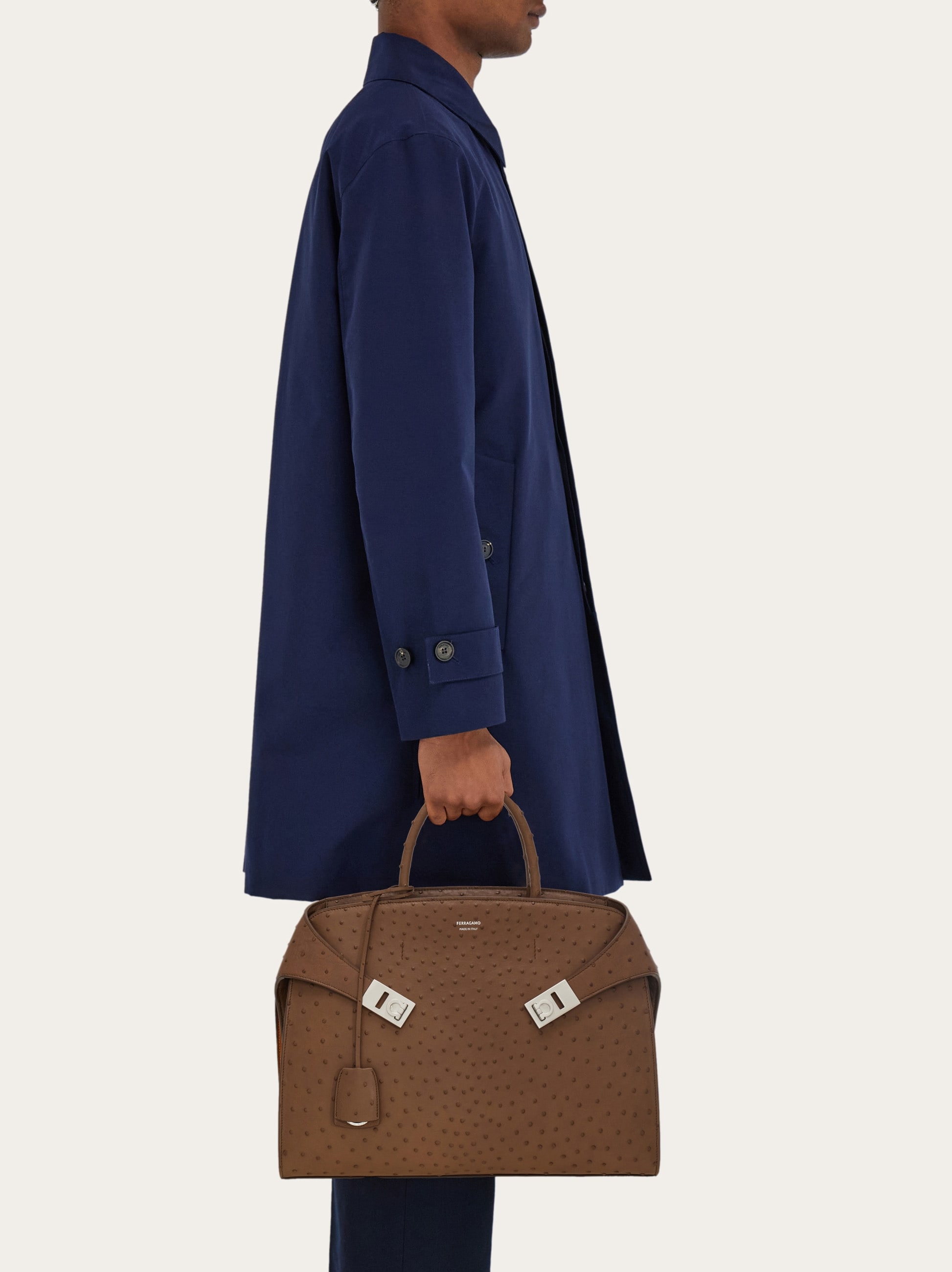 つな Hug briefcase - Men | Ferragamo