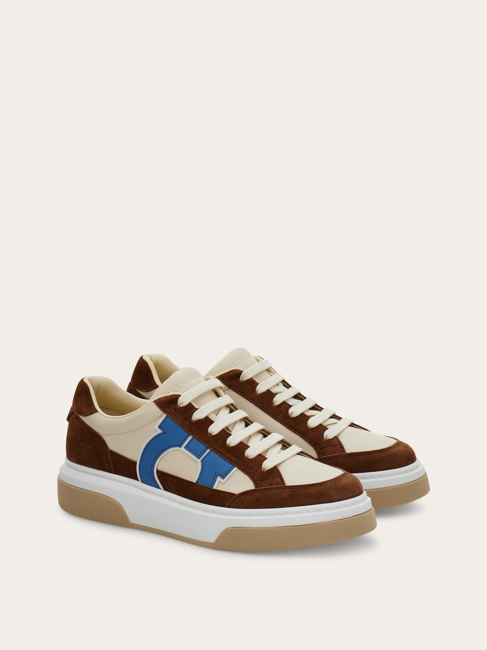 トップス salvatoreFerragamo Gancini low-top sneaker - Men | Ferragamo