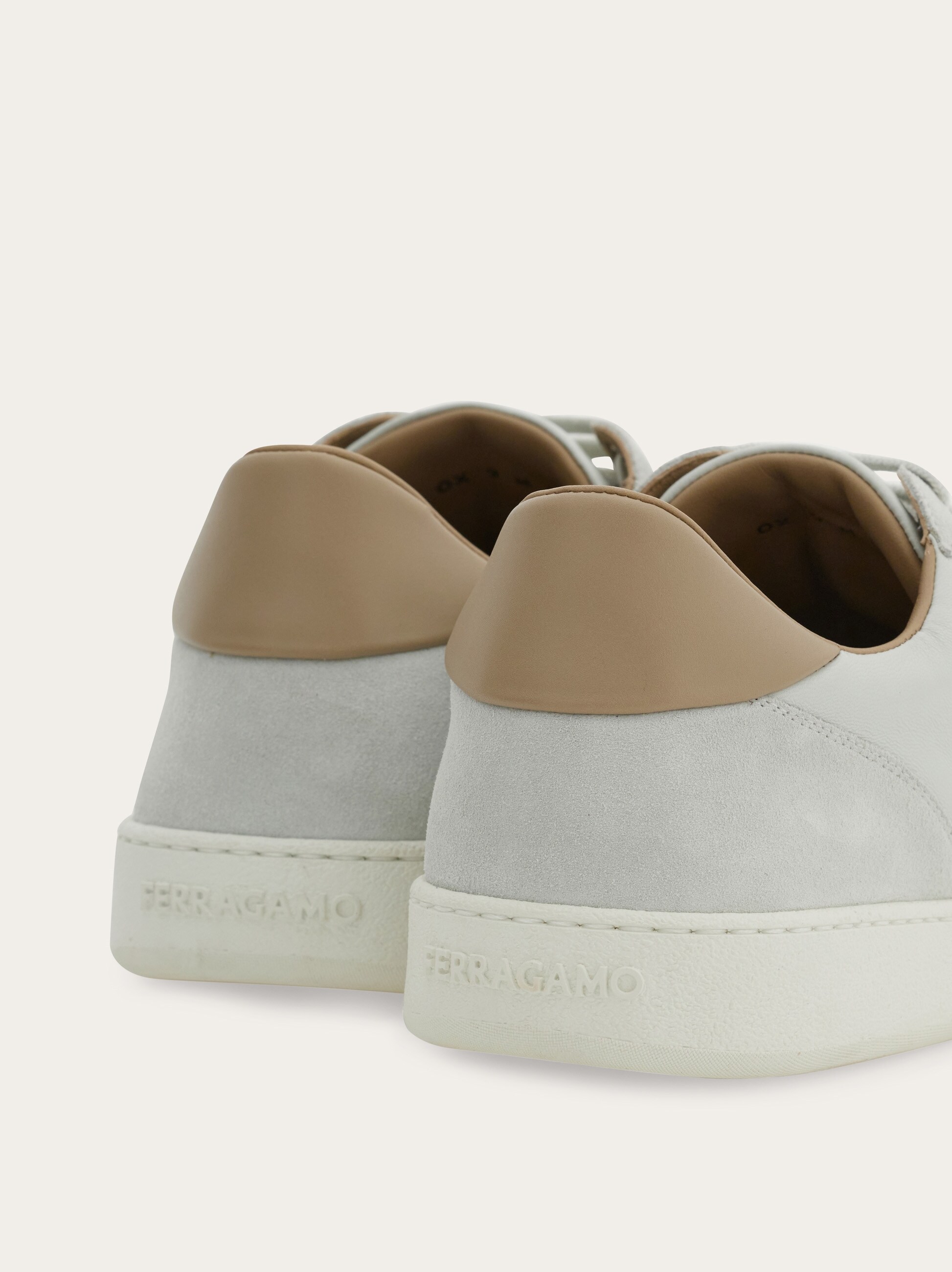 サルヴァトーレフェラガモ Low top sneaker with signature - Men | Ferragamo