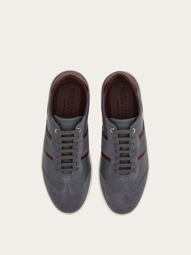 Sneakers bajas con firma Gallery image 3